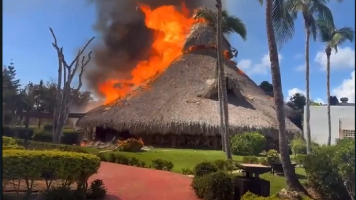 Fuego en complejo hotelero de Bayahíbe moviliza a cuerpos de emergencia